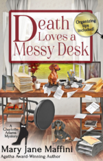 death-loves-a-messy-desk-maffini